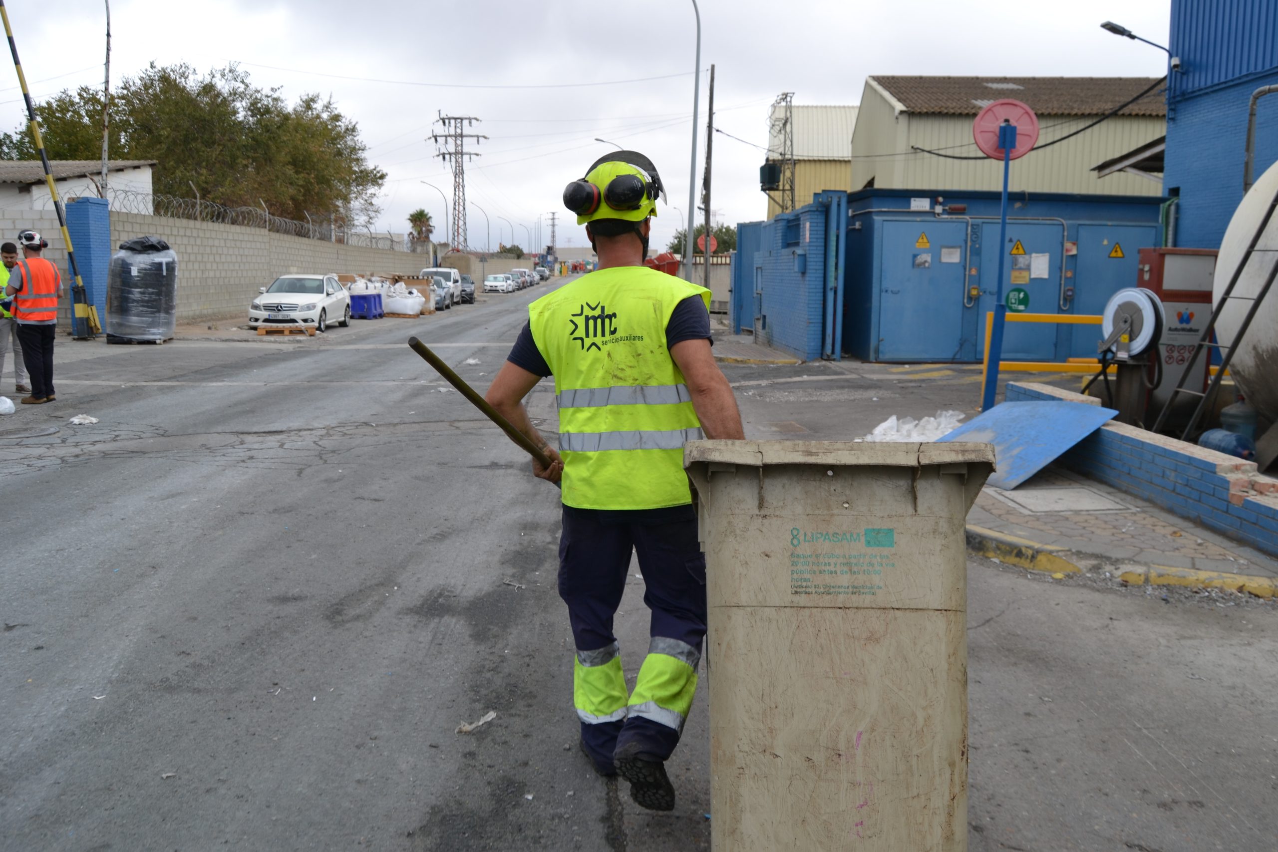 Refuerzo de limpieza en espacios turísticos durante el verano: higiene y bienestar garantizados